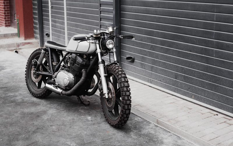 vintage-rebuilt-motorcycle-motorbike-caferacer-PQXN7R8-resize.jpg
